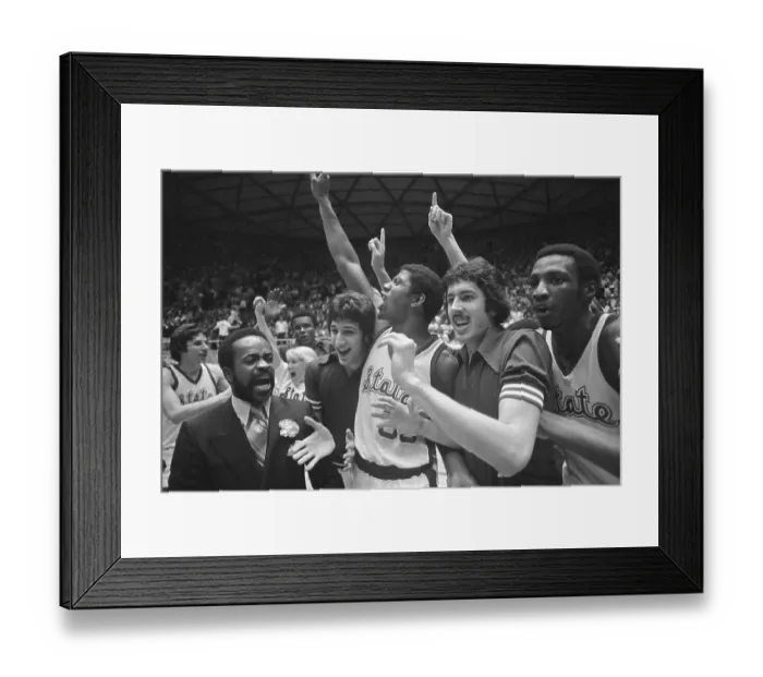 Framed Print : Earvin Johnson and Teammates Waving Hands