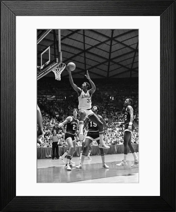 Framed Print : Magic Johnson Jumping to Make Basket Framed Print : Magic Johnson Jumping to Make Basket