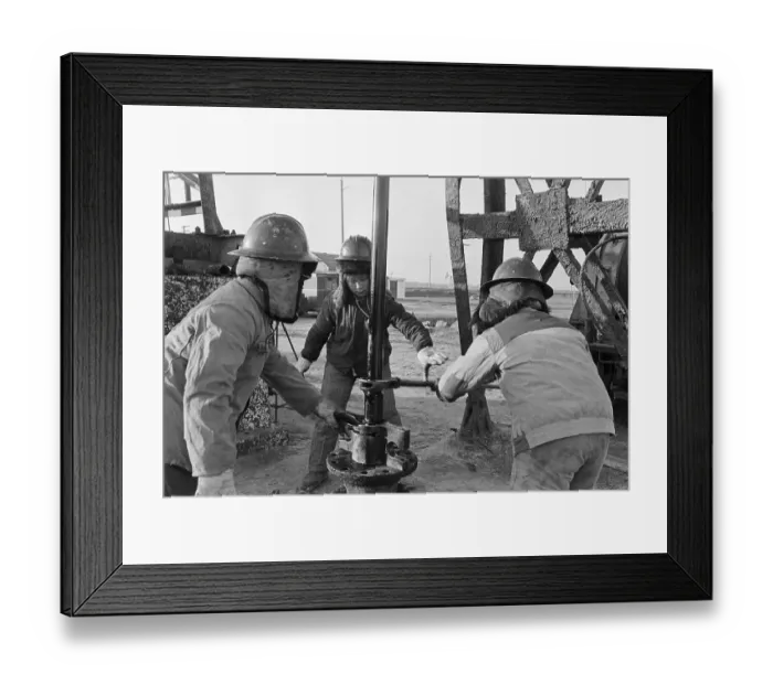 Framed Print : Team W / Female Member Working On Oil Rig Framed Print : Team W / Female Member Working On Oil Rig