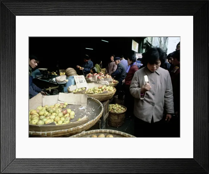 Framed Print : Apple Vendors In Shanghai Framed Print : Apple Vendors In Shanghai