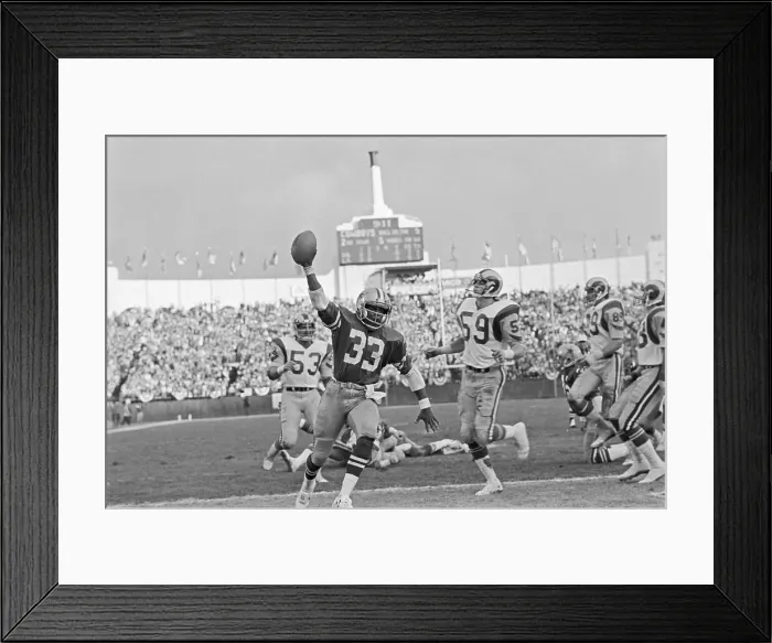 Framed Print : Tony Dorsett in Winning Football Action Framed Print : Tony Dorsett in Winning Football Action