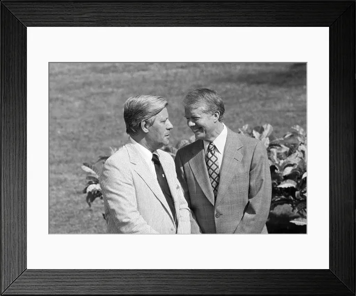 Framed Print : Jimmy Carter Conversing with Chancellor Helmut Schmidt Framed Print : Jimmy Carter Conversing with Chancellor Helmut Schmidt