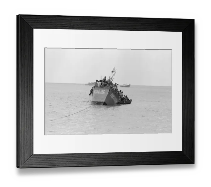 Framed Print : Refugees Help Other Refugees Off Boat Framed Print : Refugees Help Other Refugees Off Boat