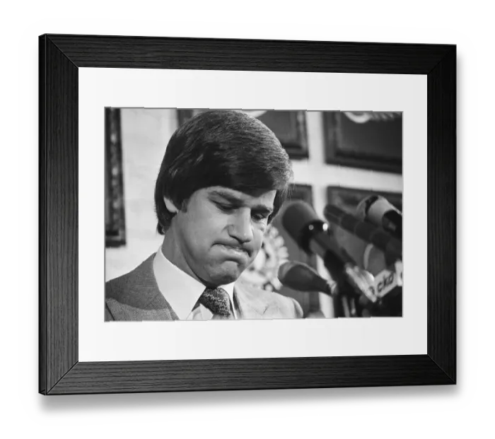Framed Print : Bobby Orr With Head Lowered