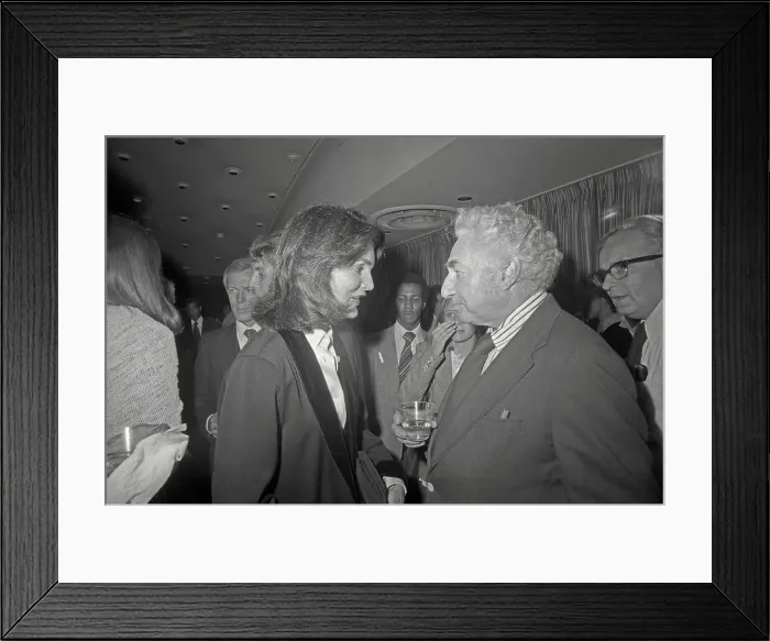 Framed Print : Jacqueline Kennedy Onassis Talking with Budd Schulberg Framed Print : Jacqueline Kennedy Onassis Talking with Budd Schulberg