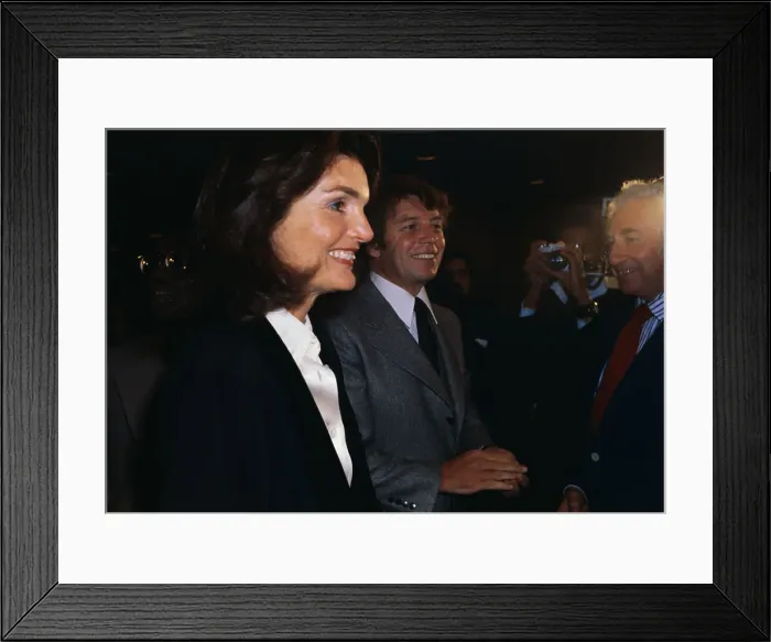Framed Print : Jacqueline Kennedy Onassis Smiling Alongside Columnist Pete Hamill Framed Print : Jacqueline Kennedy Onassis Smiling Alongside Columnist Pete Hamill