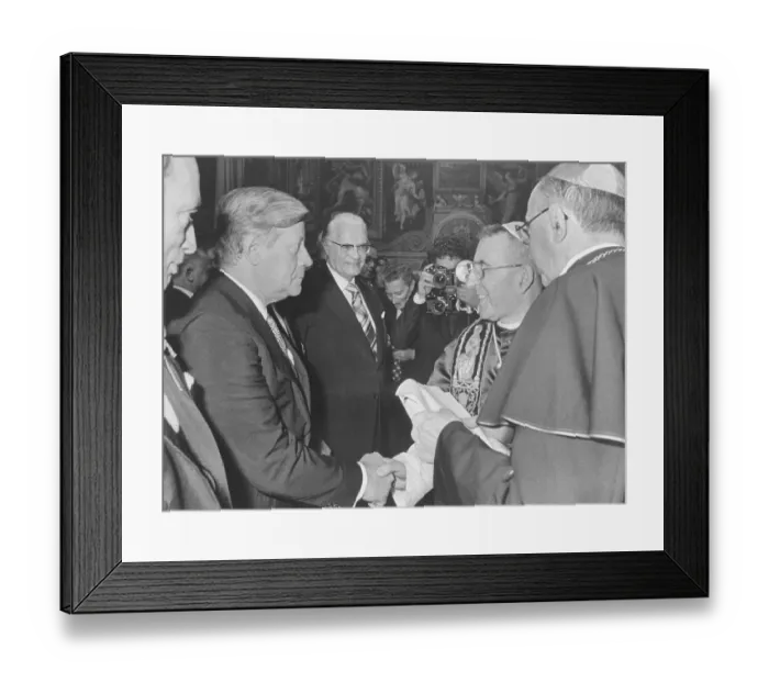 Framed Print : Helmut Schmidt with Pope John Paul I Framed Print : Helmut Schmidt with Pope John Paul I