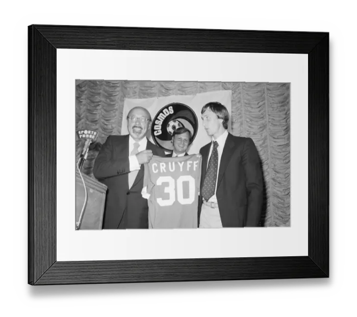 Framed Print : Ahmet Ertegun with Johan Cruyff Framed Print : Ahmet Ertegun with Johan Cruyff