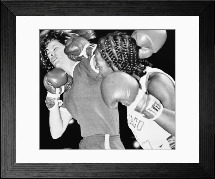 Framed Print : Women's Lightweight Championship Fight Framed Print : Women's Lightweight Championship Fight