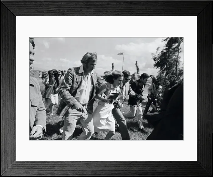Framed Print : Patty Hearst Accompanied by Federal Marshals