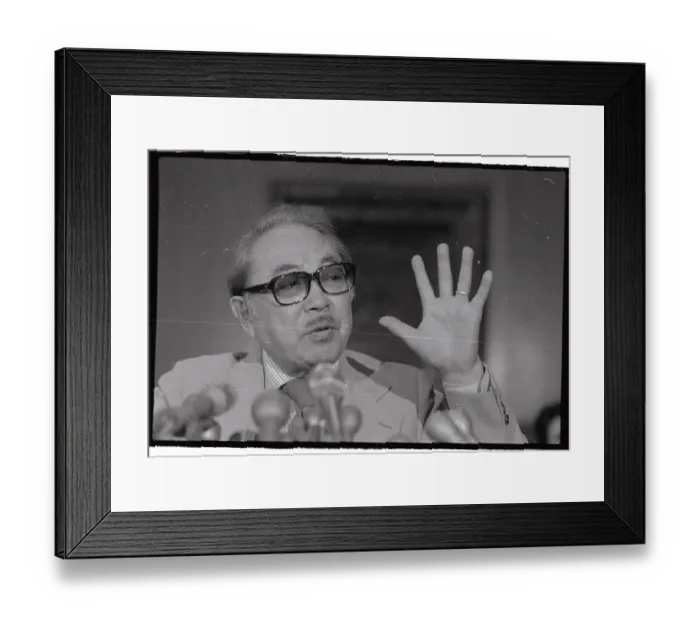 Framed Print : Senator Hayakawa Holding up His Hand as He speaks Framed Print : Senator Hayakawa Holding up His Hand as He speaks