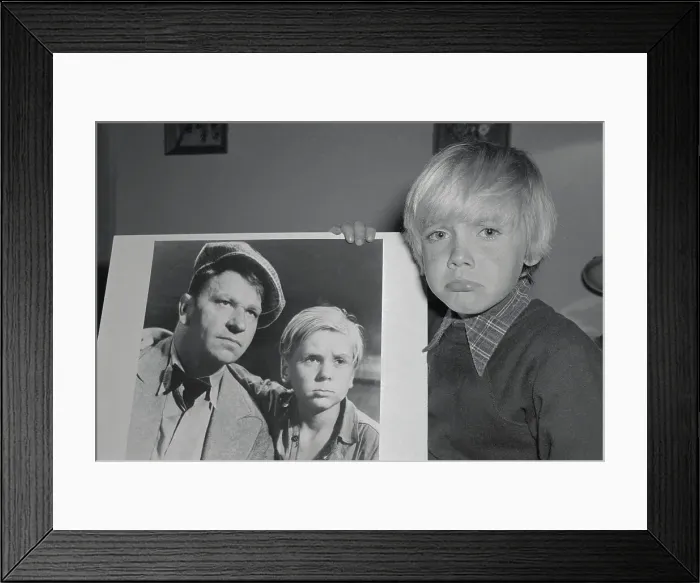 Framed Print : Ricky Shroeder Holding Large Photograph Framed Print : Ricky Shroeder Holding Large Photograph