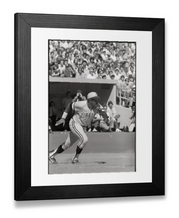 Framed Print : W.Stargell Starts Run For 1St Base @Game Framed Print : W.Stargell Starts Run For 1St Base @Game