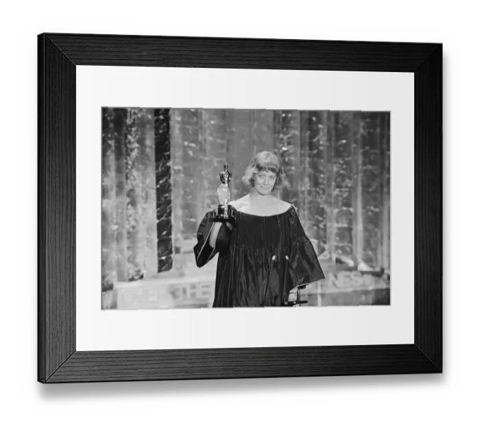 Framed Print : Vanessa Redgrave Holding Academy Award Framed Print : Vanessa Redgrave Holding Academy Award