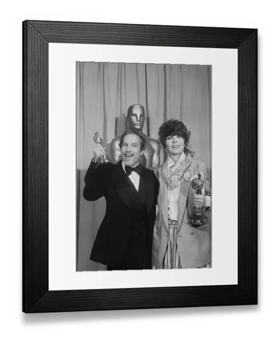 Framed Print : Richard Dreyfuss and Diane Keaton Holding Oscars Framed Print : Richard Dreyfuss and Diane Keaton Holding Oscars
