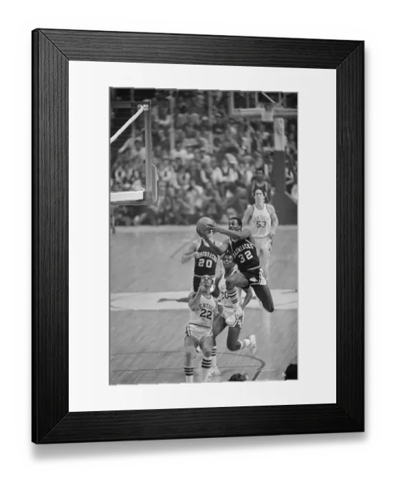 Framed Print : Sidney Moncrief with Basketball in Mid Air Framed Print : Sidney Moncrief with Basketball in Mid Air