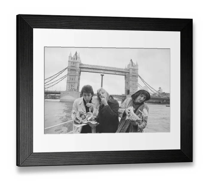 Framed Print : Paul and Linda McCartney by Tower Bridge Framed Print : Paul and Linda McCartney by Tower Bridge
