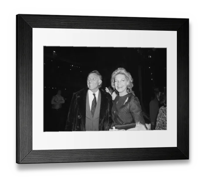 Framed Print : Lauren Bacall with Richard Burton Framed Print : Lauren Bacall with Richard Burton