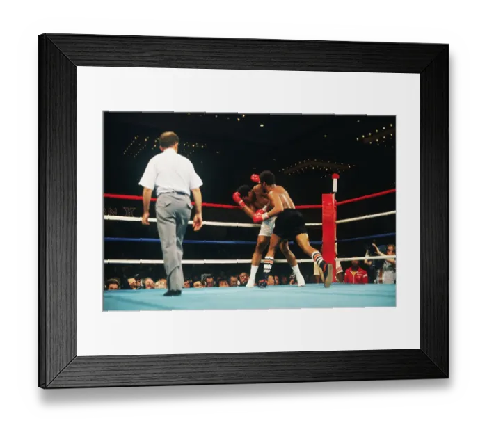 Framed Print : Leon Spinks Punching Muhammad Ali on Ropes