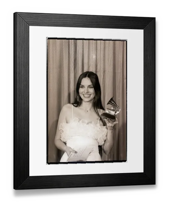 Framed Print : Crystal Gayle Posing with Her Grammy Framed Print : Crystal Gayle Posing with Her Grammy