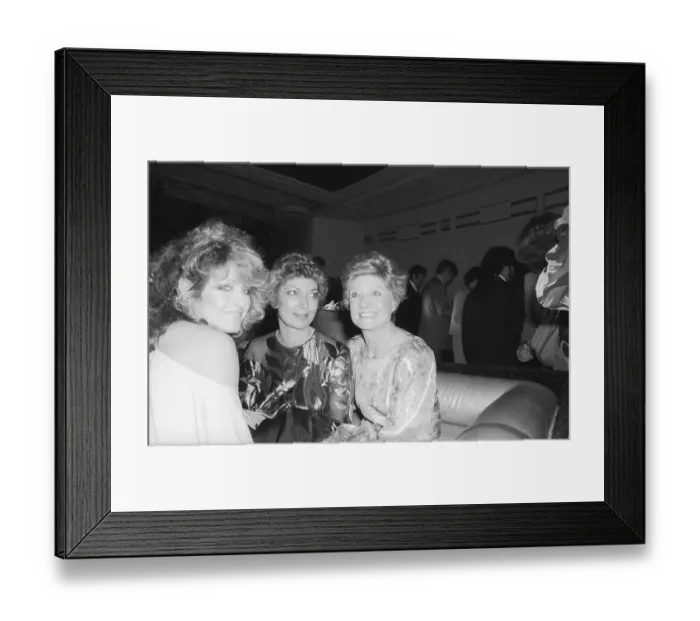 Framed Print : Farrah Fawcett with family Framed Print : Farrah Fawcett with family