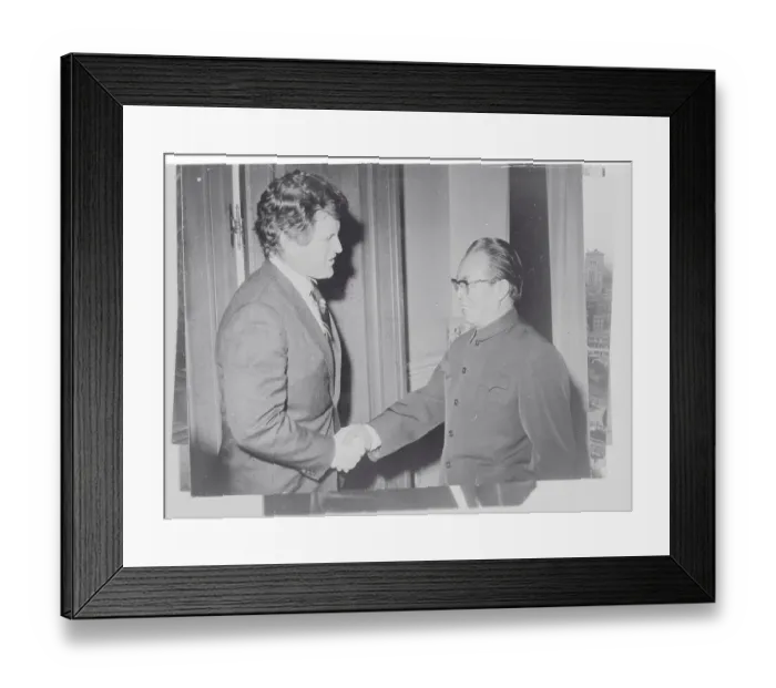 Framed Print : Edward Kennedy and Hua Huand Shaking Hands Framed Print : Edward Kennedy and Hua Huand Shaking Hands
