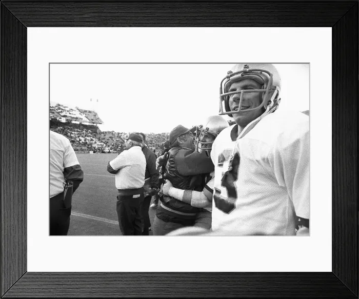 Framed Print : Joe Montana Smiles in Victory Framed Print : Joe Montana Smiles in Victory