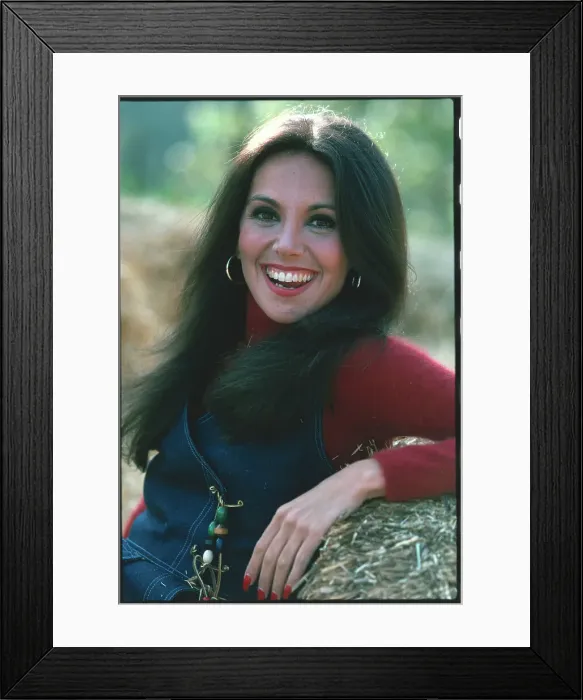 Framed Print : Marlo Thomas Posing Outdoors Framed Print : Marlo Thomas Posing Outdoors