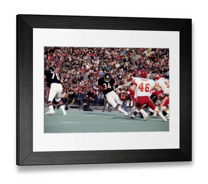 Framed Print : Walter Payton Runs Against Kansas City Chiefs Framed Print : Walter Payton Runs Against Kansas City Chiefs