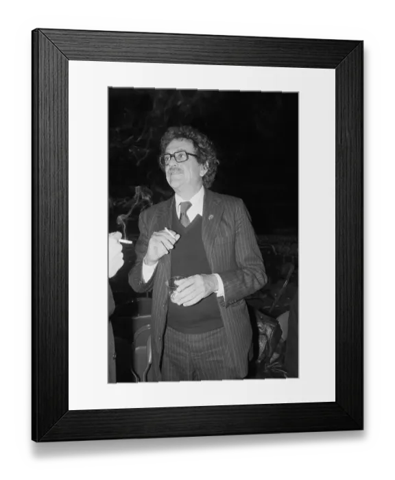 Framed Print : Novelist Kurt Vonnegut, Jr Framed Print : Novelist Kurt Vonnegut, Jr