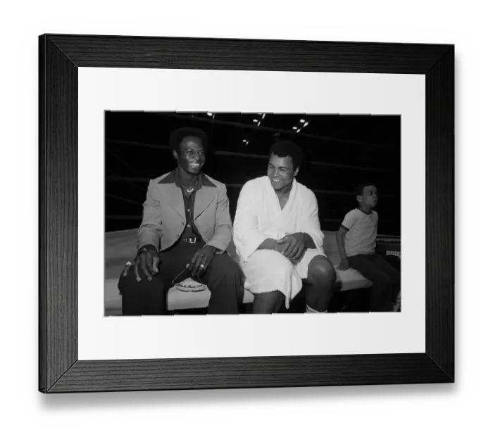 Framed Print : Lou Brock Sitting with Muhammad Ali Framed Print : Lou Brock Sitting with Muhammad Ali