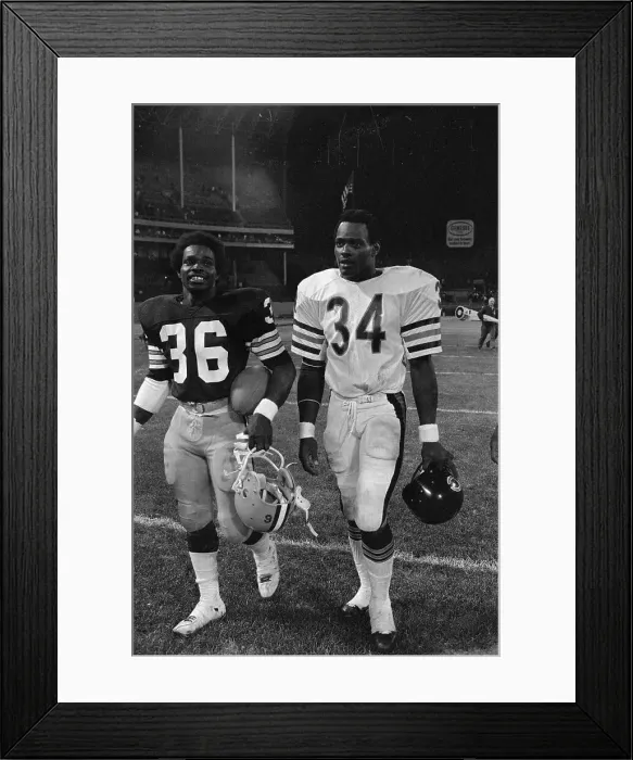 Framed Print : Walter Payton With Brother Eddie Framed Print : Walter Payton With Brother Eddie