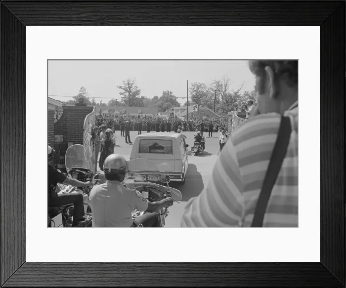 Framed Print : Hearse with Elvis Presley Casket Leaving Mansion Grounds Framed Print : Hearse with Elvis Presley Casket Leaving Mansion Grounds