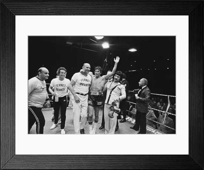 Framed Print : Carlos Monzon with Trainers and Miguel Cuello Framed Print : Carlos Monzon with Trainers and Miguel Cuello