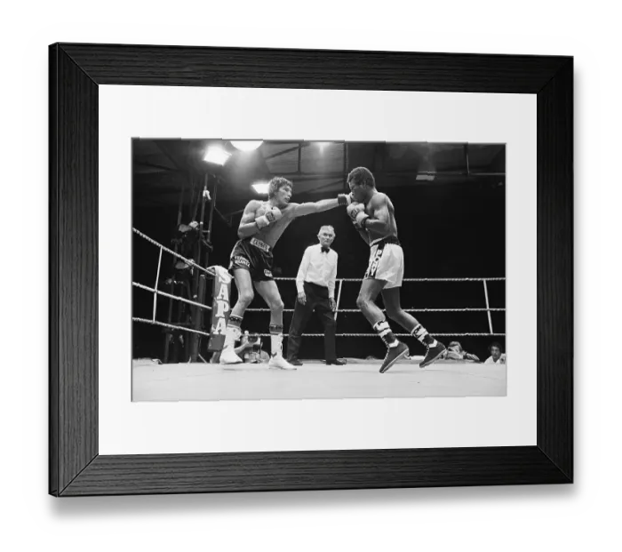 Framed Print : Carlos Monzon Punching Rodrigo Valdes Framed Print : Carlos Monzon Punching Rodrigo Valdes