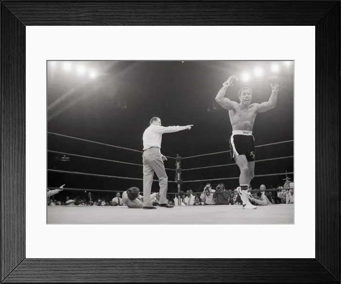 Framed Print : Ken Norton with Hands Raised In Victory Framed Print : Ken Norton with Hands Raised In Victory