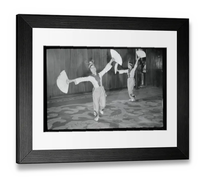 Framed Print : Vietnamese Dancing for Visitors Framed Print : Vietnamese Dancing for Visitors