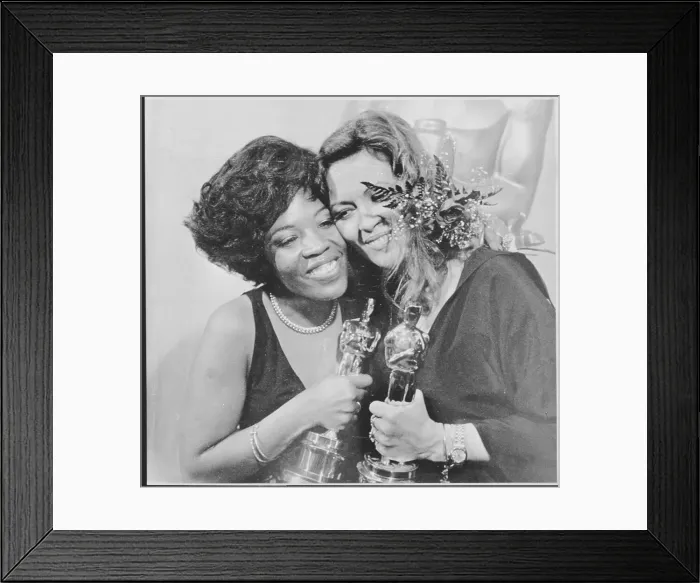 Framed Print : Aletha Finch and Faye Dunaway Holding Academy Awards Framed Print : Aletha Finch and Faye Dunaway Holding Academy Awards
