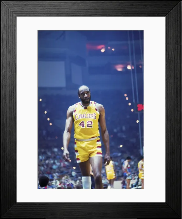 Framed Print : Nate Thurmond of the Cleveland Cavaliers Framed Print : Nate Thurmond of the Cleveland Cavaliers