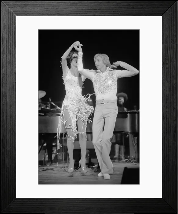 Framed Print : Portrait of Barry Manilow Framed Print : Portrait of Barry Manilow