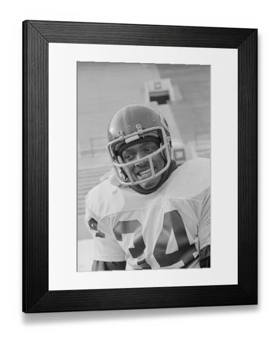Framed Print : Walter Payton Works Out In Dyche Stadium Framed Print : Walter Payton Works Out In Dyche Stadium
