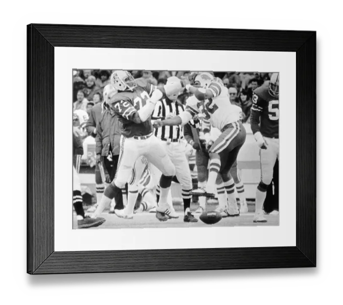 Framed Print : O.J. Simpson Fights with a New England Patriot on the Field Framed Print : O.J. Simpson Fights with a New England Patriot on the Field