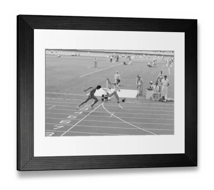Framed Print : Alberto Juantorena Finishing Olympic Race Ahead of Fred Newhouse Framed Print : Alberto Juantorena Finishing Olympic Race Ahead of Fred Newhouse