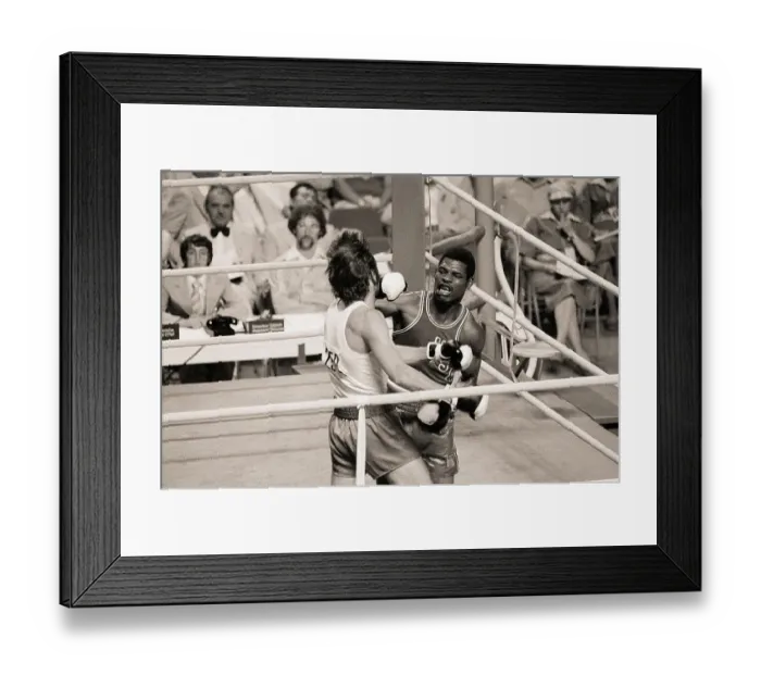 Framed Print : Leon Spinks Punching Janusz Gortat Framed Print : Leon Spinks Punching Janusz Gortat