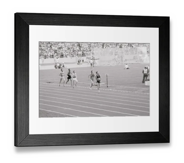 Framed Print : Runners in 1976 Montreal Olympics Framed Print : Runners in 1976 Montreal Olympics