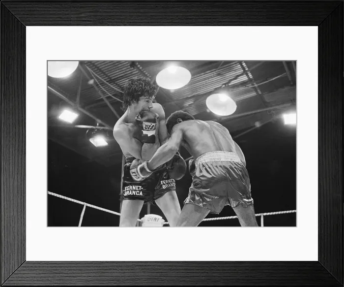 Framed Print : Rodrigo Valdez Punching Carlos Monzon Framed Print : Rodrigo Valdez Punching Carlos Monzon