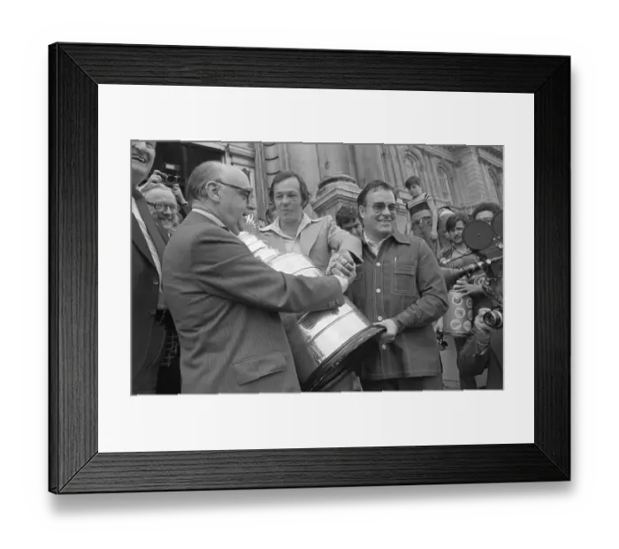 Framed Print : Montreal Canadians and Mayor Jean Drapeau with Stanley Cup