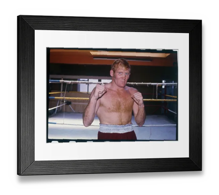 Framed Print : Richard Dunn in Boxing Stance Framed Print : Richard Dunn in Boxing Stance
