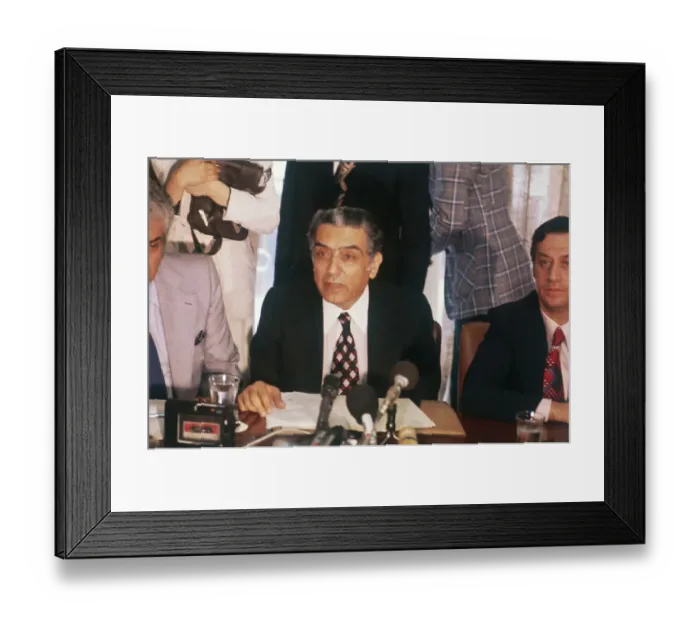 Framed Print : Elias Sarkis at Microphones Framed Print : Elias Sarkis at Microphones