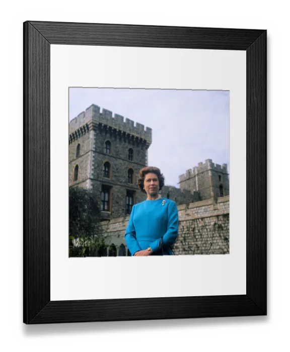 Framed Print : Portrait of Queen Elizabeth